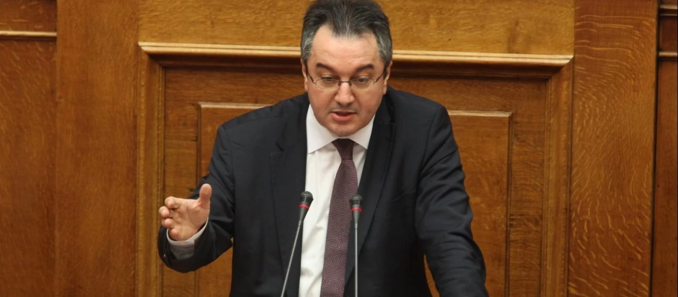 Η.Μόσιαλος: «Είμαι πολύ διστακτικός για το άνοιγμα των σχολείων - Πρέπει να σκεφτόμαστε διαφορετικά»